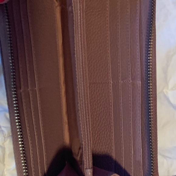 Roots 73 wallet. 12 card slots. Mauve - Picture 3 of 5